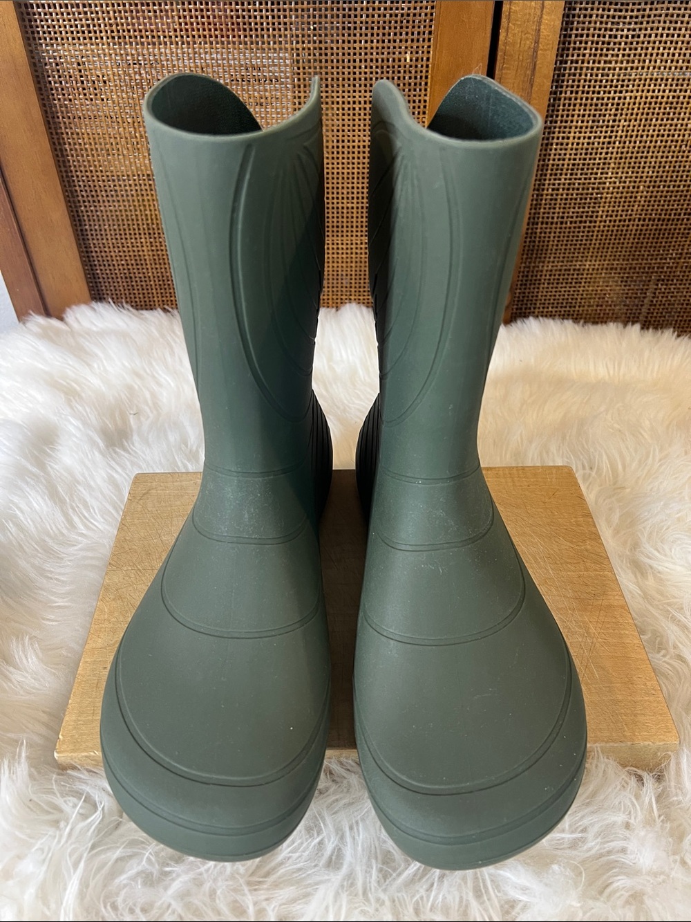 Wildling Ranidae Barefoot Women’s Olive Green Waterproof Rain Boots - Picture 2 of 8